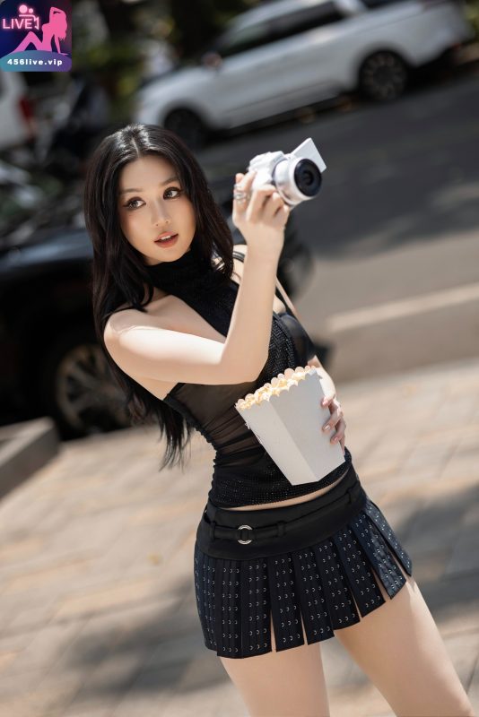Ngọc Trinh Xinh Đẹp Đầy Quyến Rũ Khiến Người Xem Không Thể Rời Mắt 3